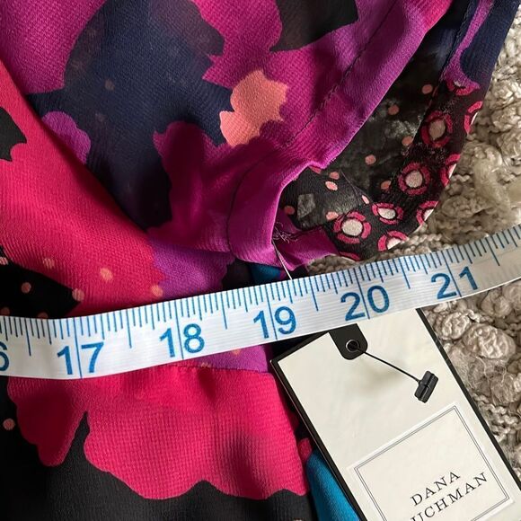 NWT Dana Buchman Blouse. SIZE S - Picture 7 of 10
